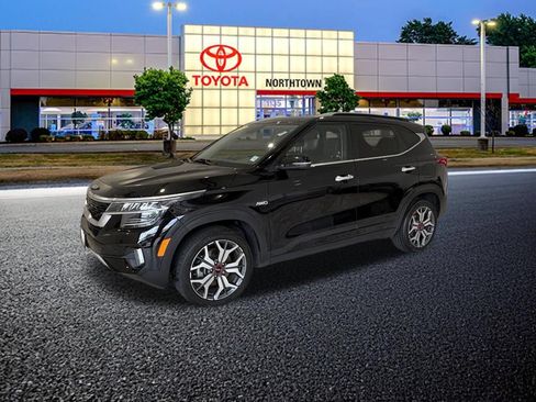 Used 2023 Kia Seltos SX w/ SX Sunroof Package AWD/4WD image 2