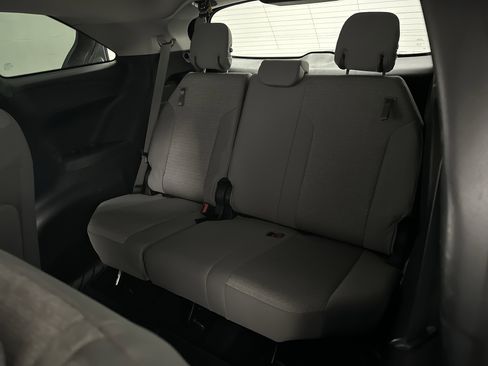 Used 2025 Toyota Sienna LE image 21