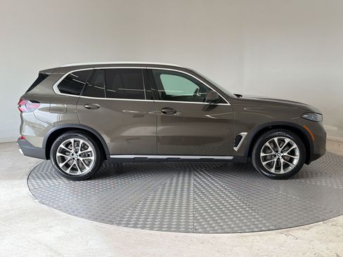 New 2026 BMW X5 xDrive50e w/ Premium Package AWD/4WD image 8