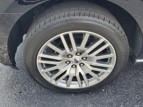 Certified 2024 Ford Expedition Max Platinum RWD image 4