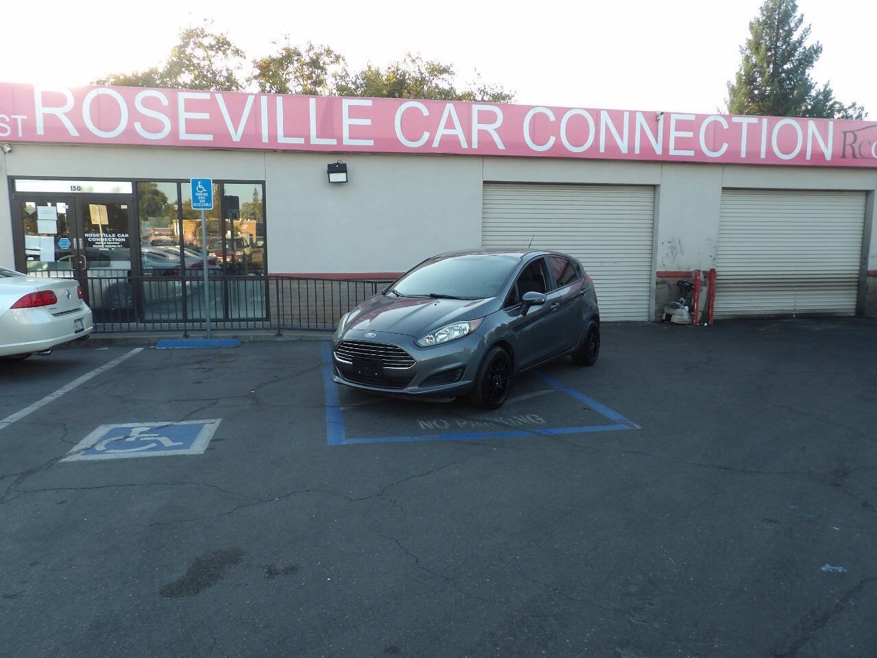 Used 2014 Ford Fiesta SE FWD image 1
