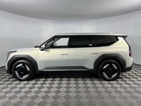 Used 2024 Kia EV9 Light Long Range image 9