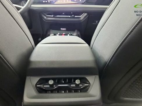 Used 2025 Audi A6 e-tron Premium Plus w/ Premium Plus RWD image 37