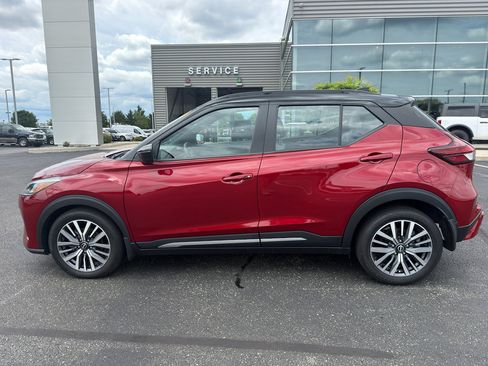 Used 2023 Nissan Kicks SR w/ SR Premium Package FWD image 9
