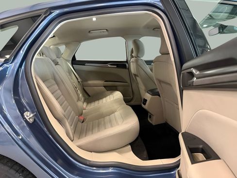 Used 2019 Ford Fusion SE image 30