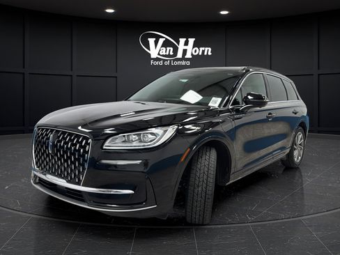 Used 2025 Lincoln Corsair Grand Touring w/ Equipment Group 301A AWD/4WD image 3