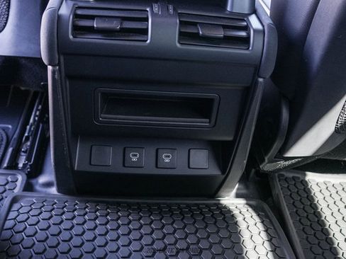 Used 2023 Land Rover Defender 90 X-Dynamic SE AWD/4WD image 57