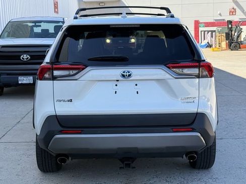 Used 2020 Toyota RAV4 Limited image 5