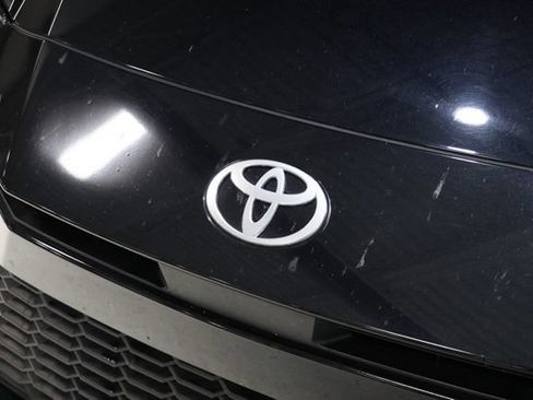 Used 2025 Toyota Camry SE FWD image 12