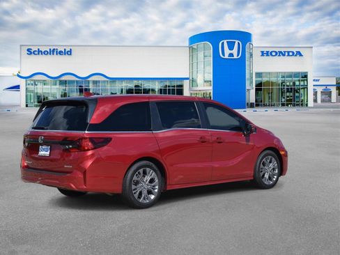 Used 2025 Honda Odyssey Touring image 3