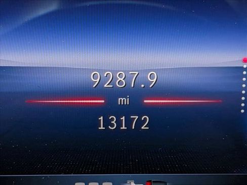 Used 2024 Mercedes-Benz EQB 250+ image 9
