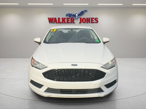 Used 2017 Ford Fusion SE w/ Fusion SE Technology Package image 8