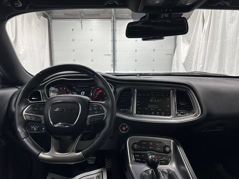 Used 2016 Dodge Challenger SRT Hellcat RWD image 16