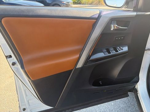Used 2016 Toyota RAV4 Limited image 16