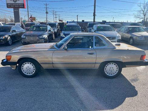 Used 1987 Mercedes-Benz 560 SL image 2