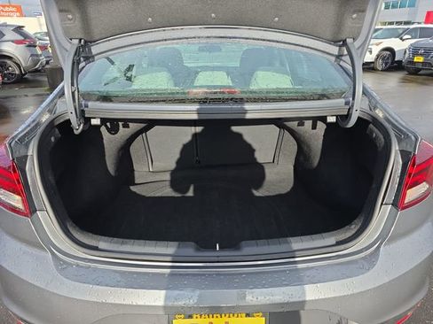 Used 2019 Hyundai Elantra SE image 13