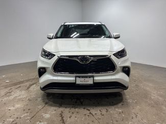 Used 2021 Toyota Highlander Platinum video 3