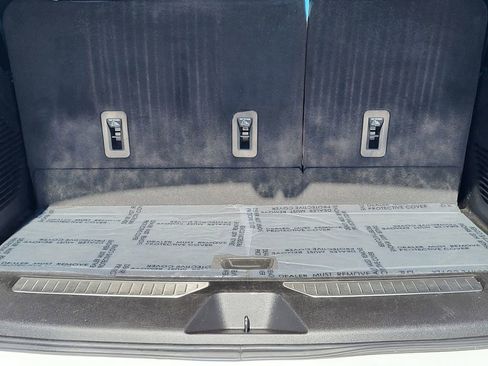 Used 2024 Chevrolet Tahoe Z71 w/ Luxury Package image 31