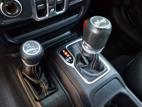Used 2019 Jeep Wrangler Unlimited Sahara AWD/4WD image 22