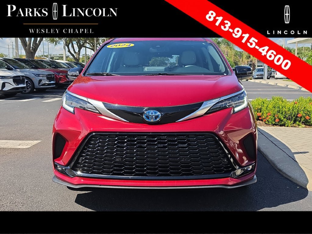 Used 2024 Toyota Sienna XSE w/ XSE Plus Package FWD image 2