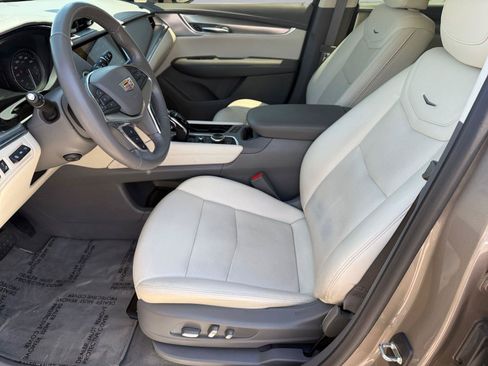 Used 2023 Cadillac XT5 Premium Luxury w/ Technology Package AWD/4WD image 15