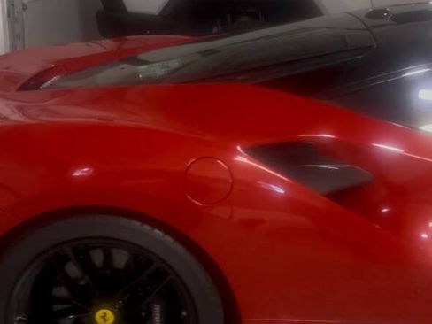 Used 2018 Ferrari 488 GTB RWD image 9
