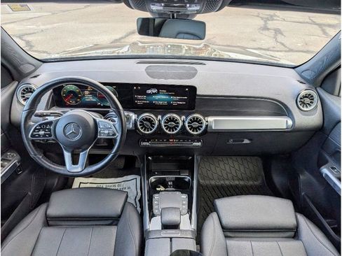 Used 2023 Mercedes-Benz EQB 300 4MATIC image 27