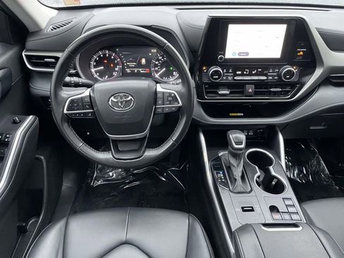 Used 2024 Toyota Highlander XLE image 25