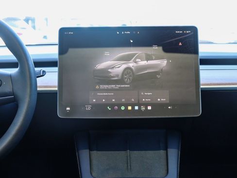 Used 2025 Tesla Model Y Long Range AWD/4WD image 13