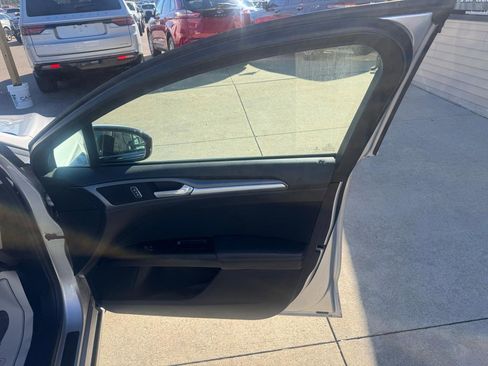 Used 2014 Ford Fusion SE FWD image 15