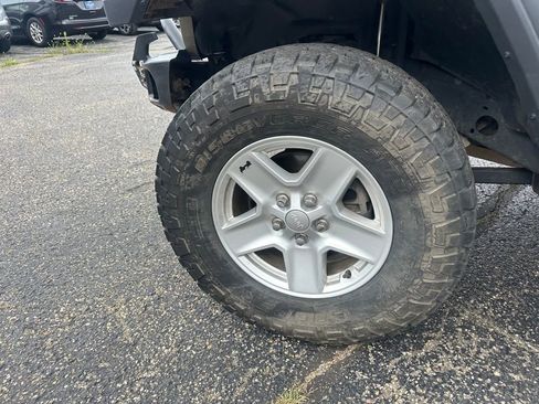 Used 2020 Jeep Gladiator Sport w/ Quick Order Package 24S AWD/4WD image 26