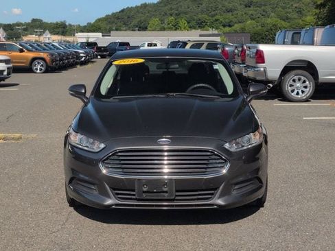 Used 2016 Ford Fusion SE FWD image 2