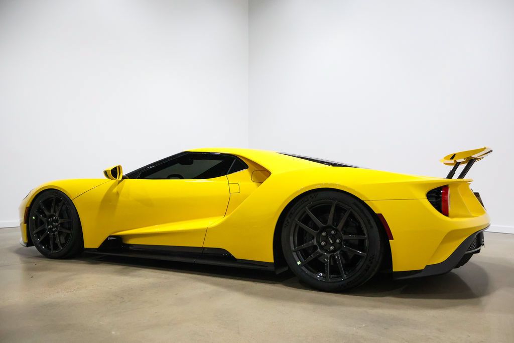 Used 2020 Ford GT Carbon Series RWD image 24