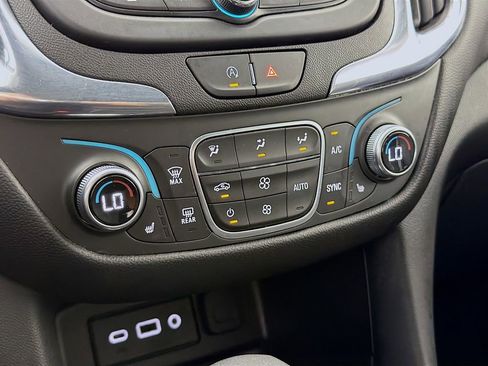 Used 2024 Chevrolet Equinox LT image 18