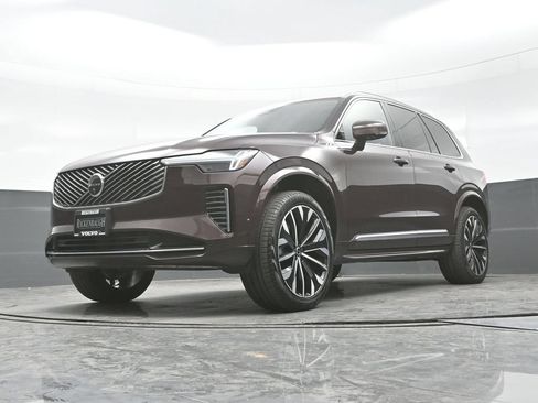 Used 2025 Volvo XC90 B5 Ultra AWD/4WD image 25