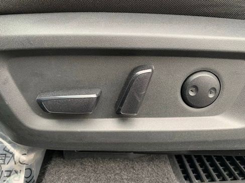 Used 2023 Nissan Rogue SV image 12