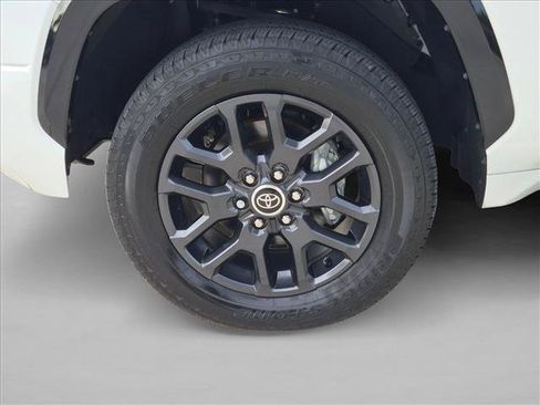 Used 2023 Toyota Tundra Platinum AWD/4WD image 23