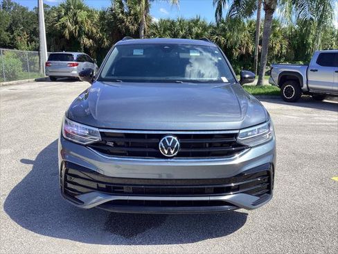 Used 2023 Volkswagen Tiguan SE R-Line FWD image 2