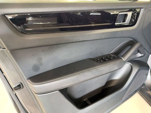 Used 2019 Porsche Cayenne AWD/4WD image 12