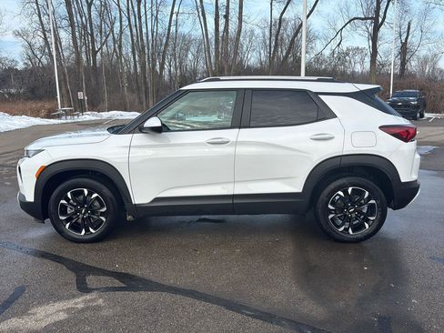 Used 2023 Chevrolet TrailBlazer LT image 2