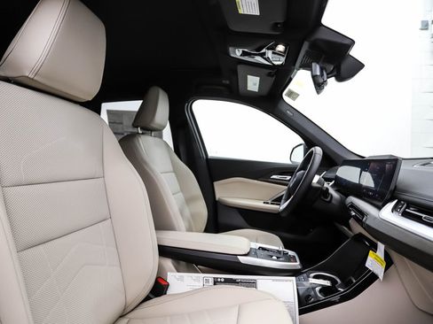 Used 2025 BMW X1 xDrive28i w/ Technology Package image 29