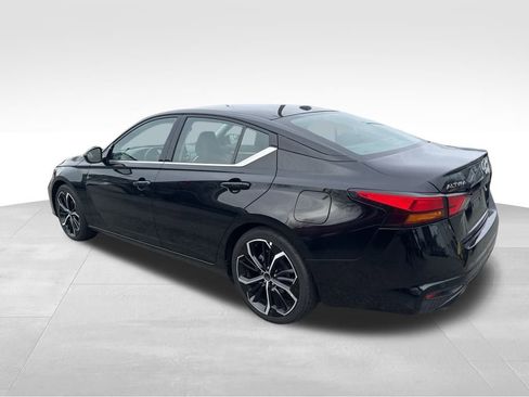 Used 2024 Nissan Altima 2.5 SR image 3