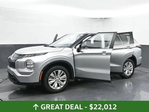 Used 2025 Mitsubishi Outlander ES image 56