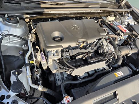 Used 2019 Toyota Camry SE w/ Convenience Package FWD image 17