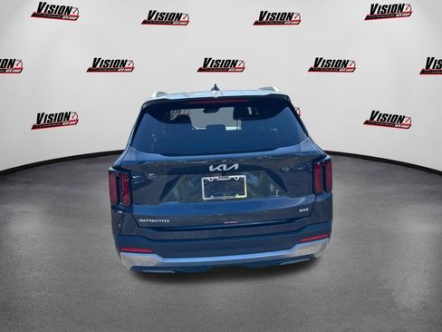 Certified 2025 Kia Sorento S image 6