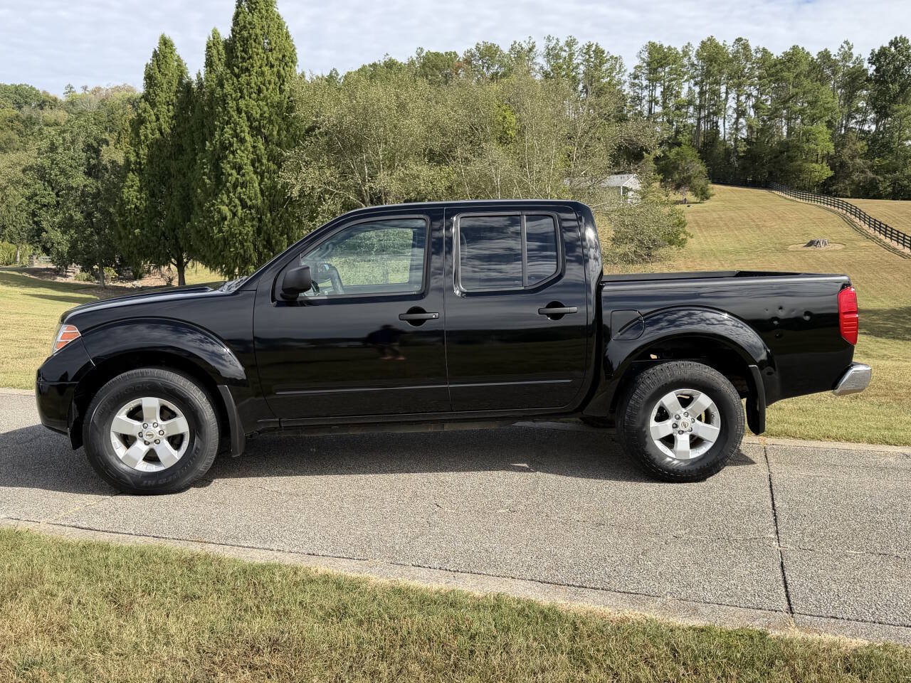 Used 2012 Nissan Frontier SV AWD/4WD image 4
