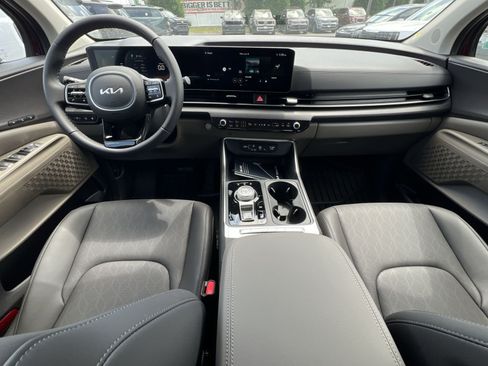 New 2026 Kia Carnival EX FWD image 32