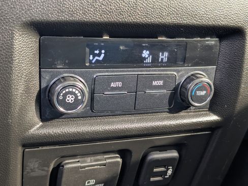 Used 2019 Chevrolet Traverse LT w/ LT Premium Package image 42