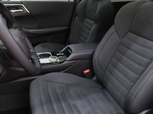 New 2025 Mitsubishi Outlander SE image 10