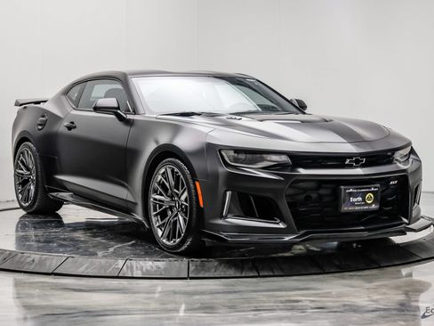 Used 2018 Chevrolet Camaro ZL1 RWD image 26